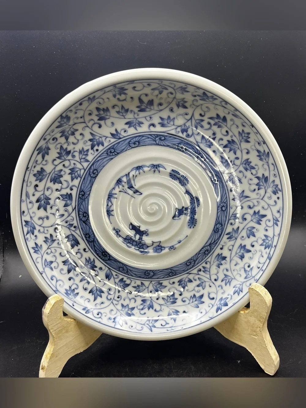 Ryuho Kiln Mino Ware Blue White Porcelain Plate Sanyo Pottery Ko-Imari Karakusa
